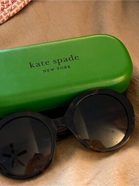 kate spade Black Disc Sunglasses with Green Case